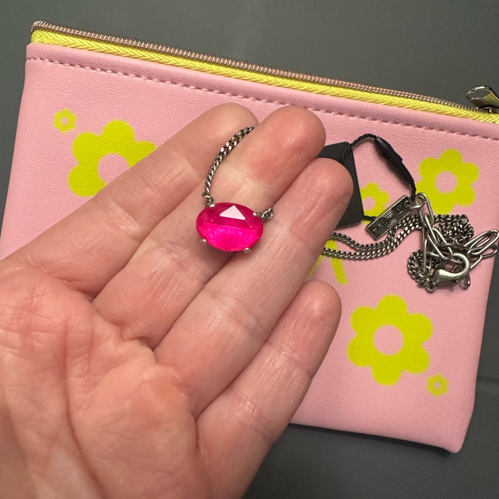 Tova Neon pink pendant necklace - Picture 2 of 2